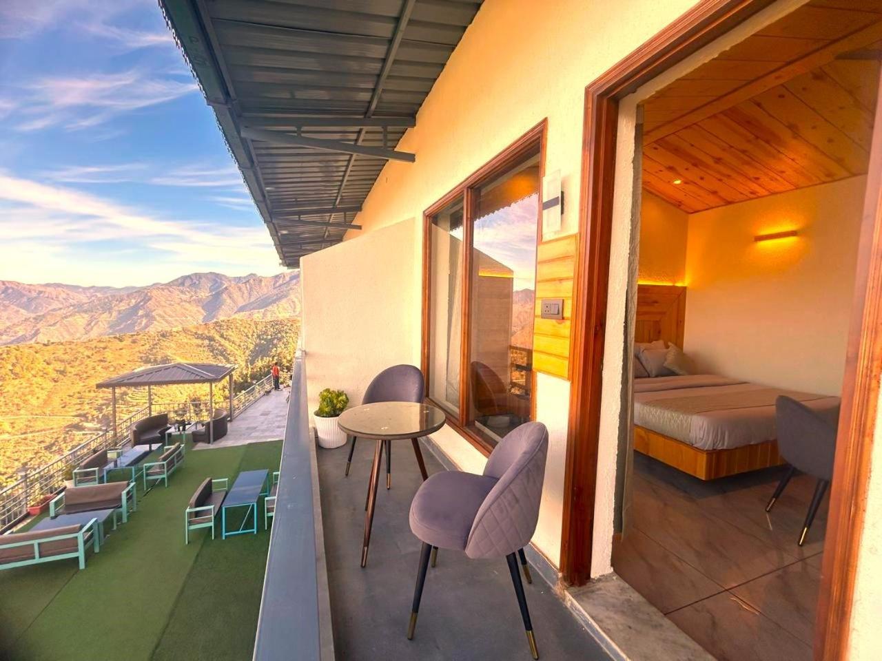 Living On The Edge A Luxury Stay Мусори Екстериор снимка